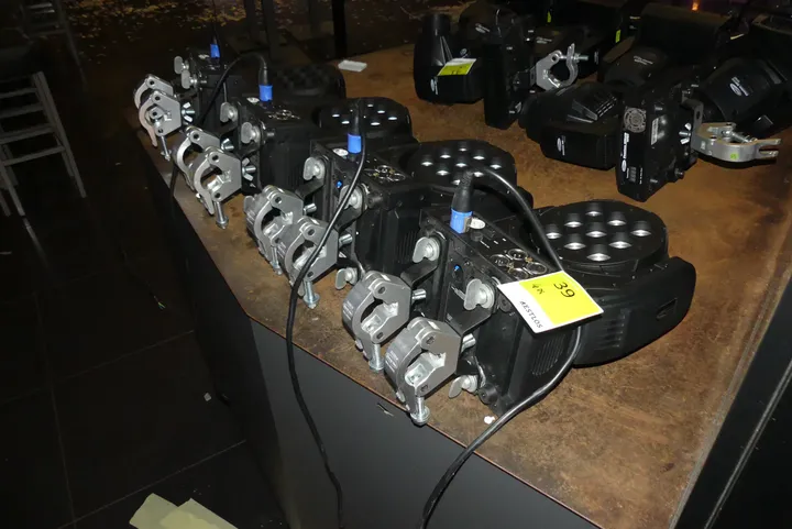 4x Showtec Moving Head Strahler Modell: Tracker Q4
